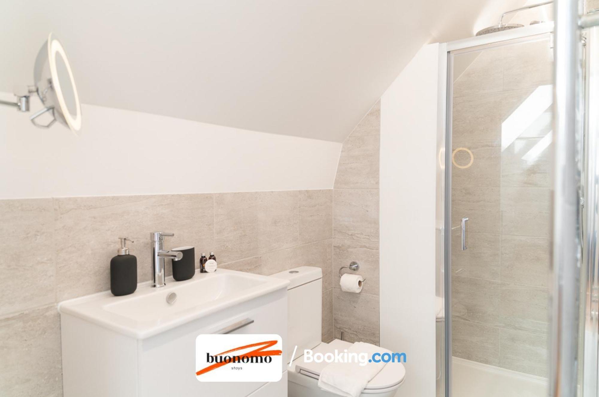 Two Bedroom Apartment At Buonomo Stays Short Lets & Serviced Accommodation Londyn Zewnętrze zdjęcie