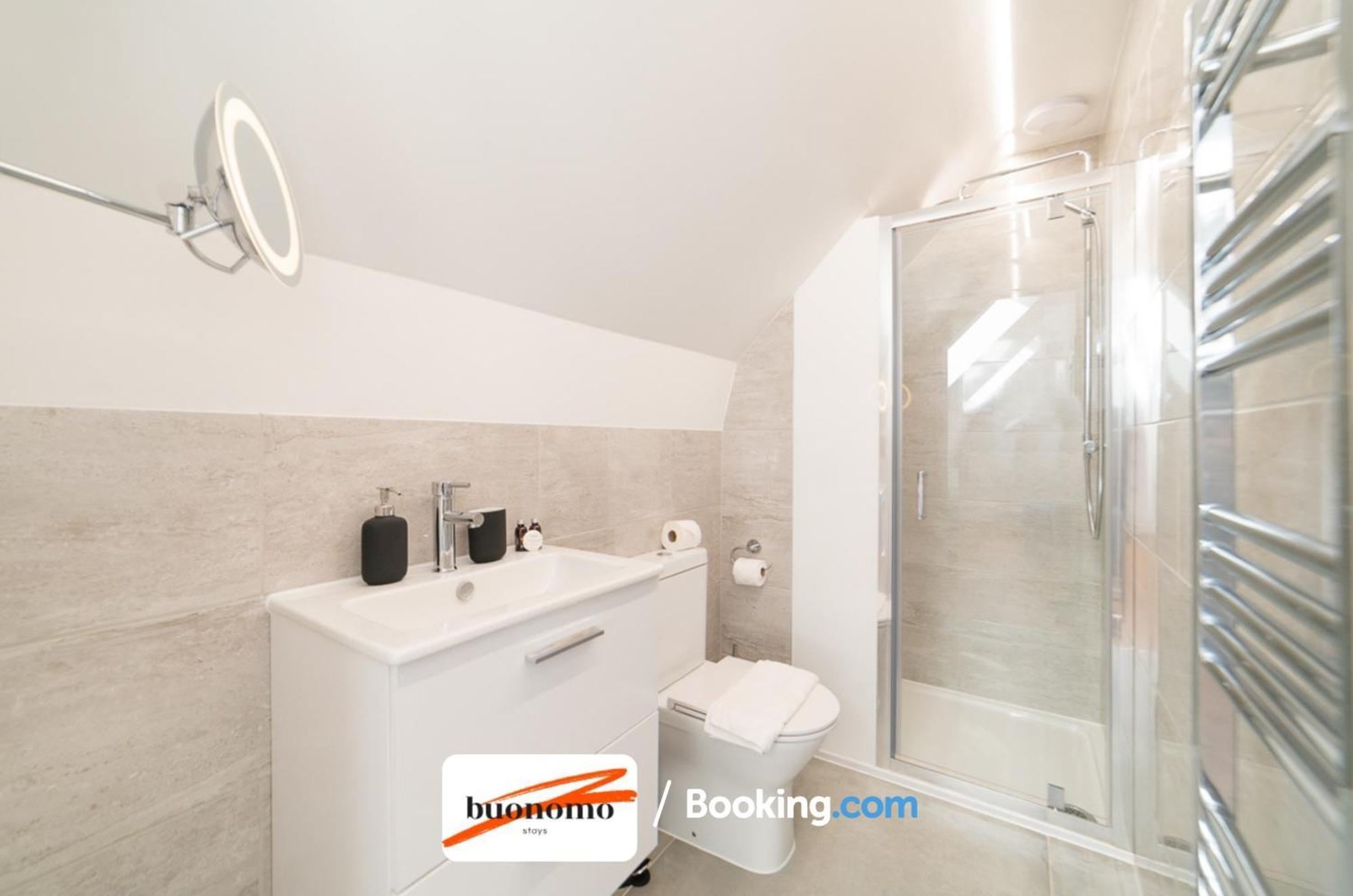 Two Bedroom Apartment At Buonomo Stays Short Lets & Serviced Accommodation Londyn Zewnętrze zdjęcie